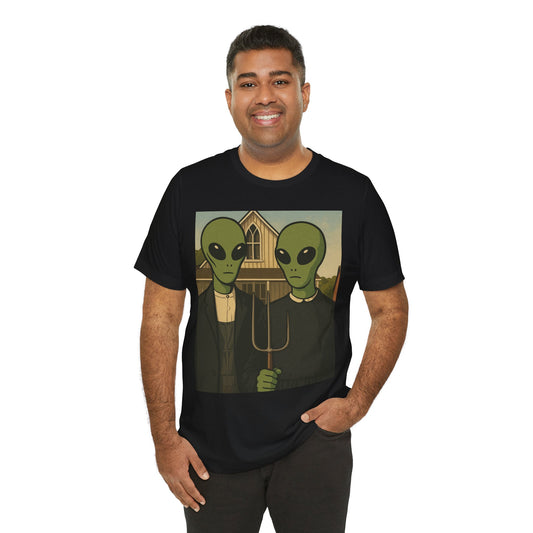 Alien Gothic Farmhouse T‑Shirt — Retro Green Alien American Gothic Tee